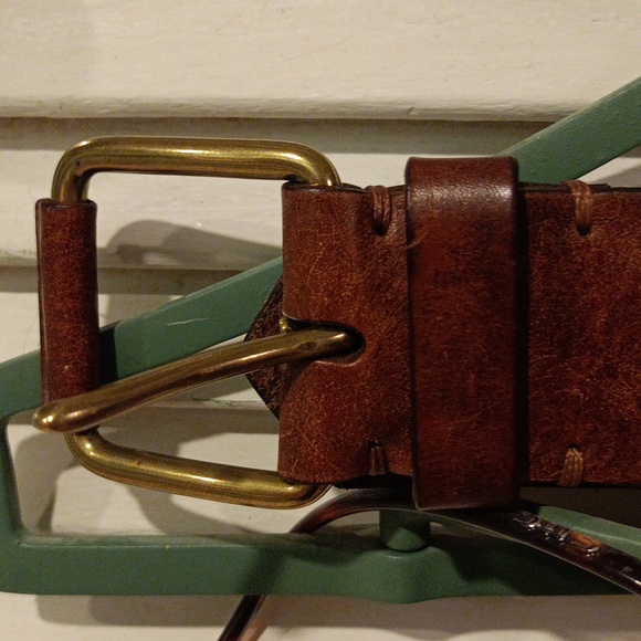 Woman's leather belt.. beautiful belt been sitting in my closet..to small for me - Picture 7 of 16